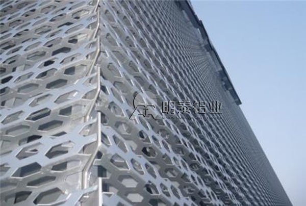 3104铝板卷在建筑行业的应用，厂家直供价格多少？